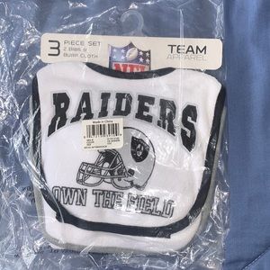🌈BOGO 50% off Anything with a 🌈! NFL 3 piece set Oakland/Vegas Raiders